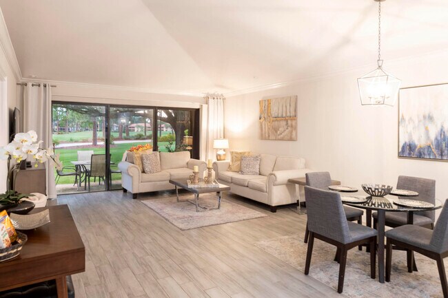 Building Photo - 517 Club Dr