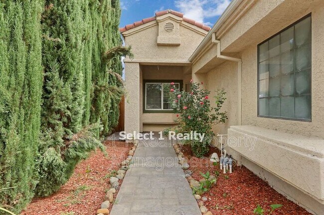 Building Photo - 221 Rolfe Dr