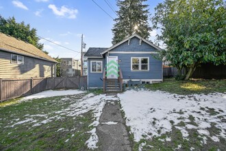 Building Photo - 911 N 105th St