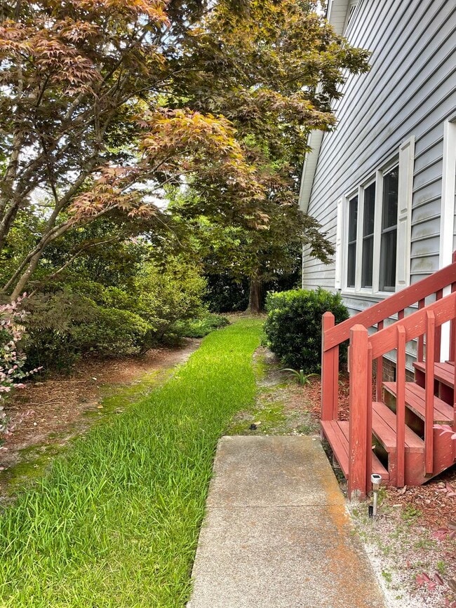 Building Photo - Charming home located in Heart of Wilmington