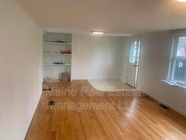 Building Photo - 40 Wheelden Heights