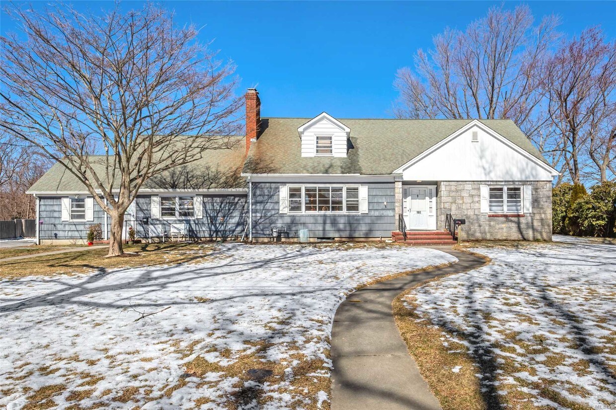 160 Ackerly St, Riverhead, NY 11901 House Rental in Riverhead, NY