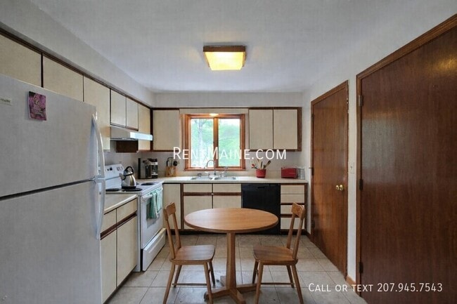 Building Photo - 7 Hartley St