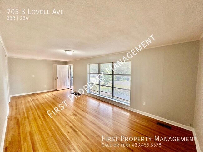 Building Photo - Eastridge 3Bed/2Bath House: Central AC and...