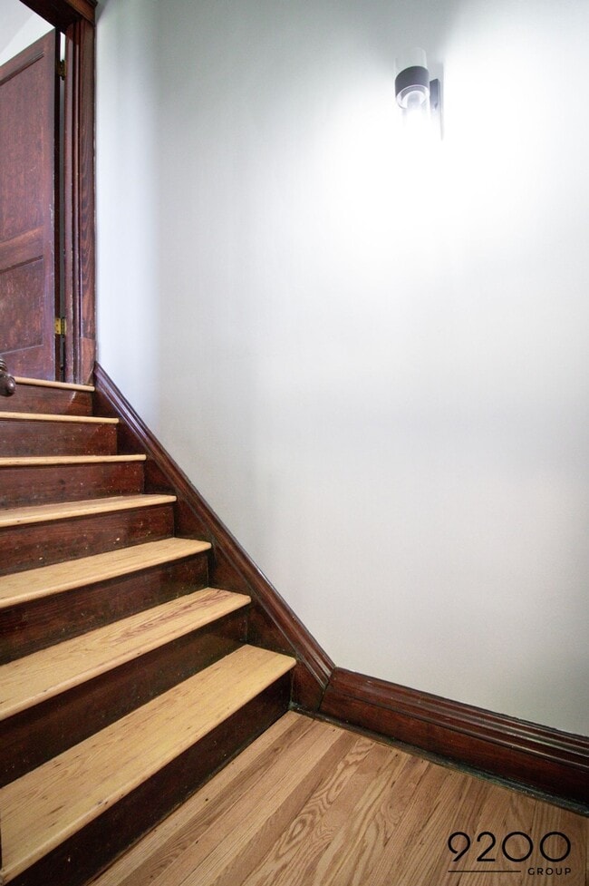 Building Photo - Newly Renovated 2Bed/1Bath in Charming Sou...