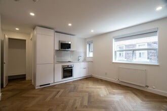 Building Photo - 54 Maitland St