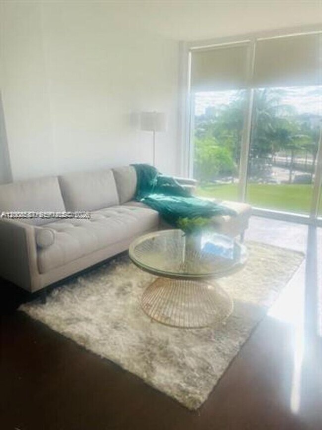 Foto del edificio - 10275 Collins Ave