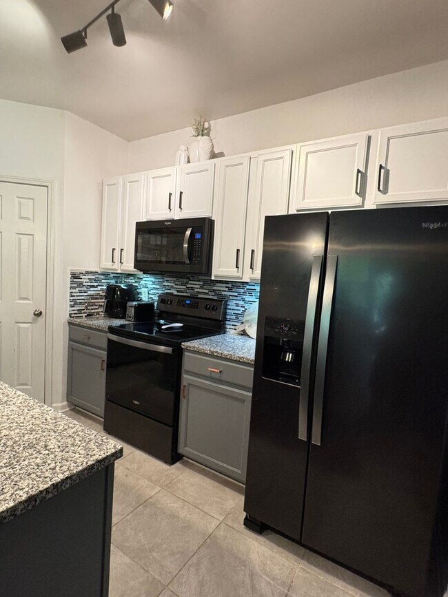 Building Photo - Cozy & Spacious 3BR Townhome in Atlanta