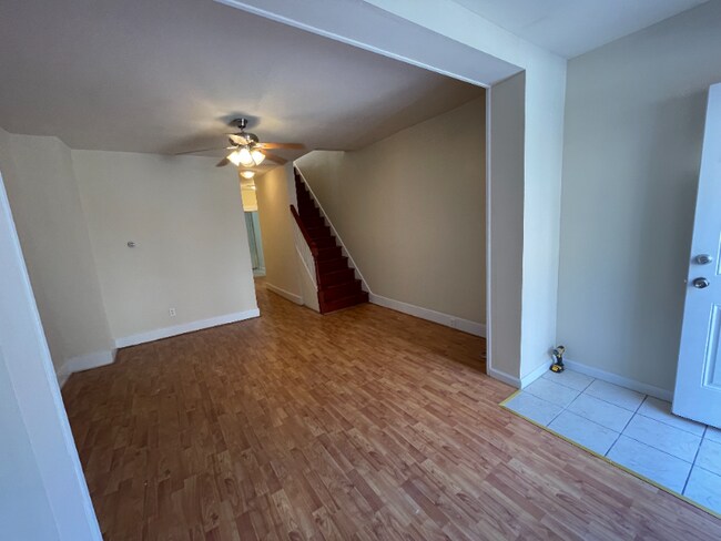 Building Photo - 272 Delphine St