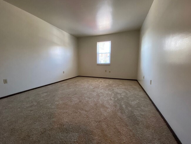 Foto del edificio - Spacious 2BR at Bellwood Manor! Great North Hills Location! Call Today!