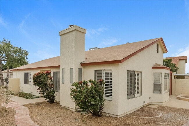Building Photo - 8810 W Grovers Ave