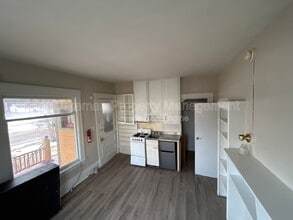 Building Photo - 418-420 Pearl St