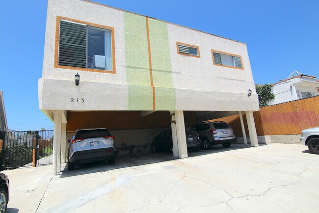 Building Photo - 213 N Alexandria Ave