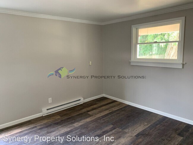 Building Photo - 4 br, 1 bath House - W. Third St. 757 Rich...