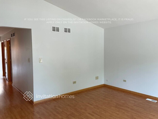 Building Photo - 11114 S Troy St