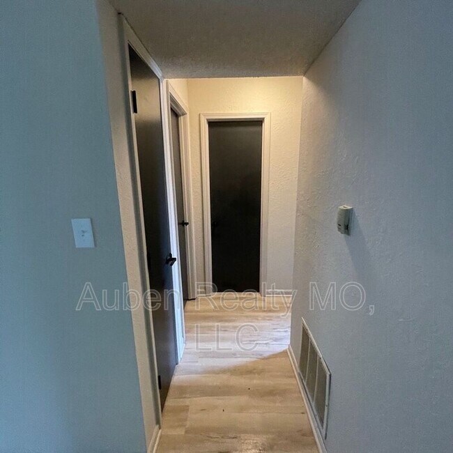 Foto del edificio - 3306 NW Mill Dr