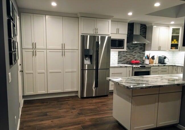Building Photo - Beautifully Renovated San Mateo Bungalow w...