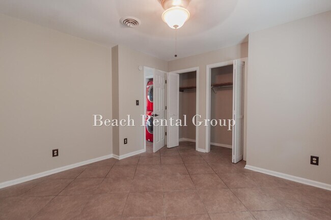 Building Photo - 2010 Sand Dunes Dr