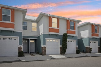 Building Photo - Champion Townhomes