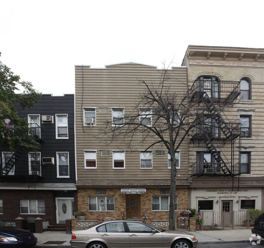 Building Photo - 336 Leonard St