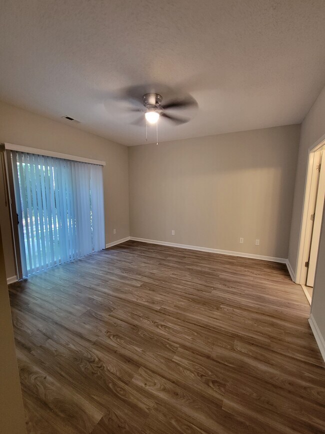 Abingdon Square Townhomes and Apartments Rentals in Pinehurst at 200500 Holly Pines Dr