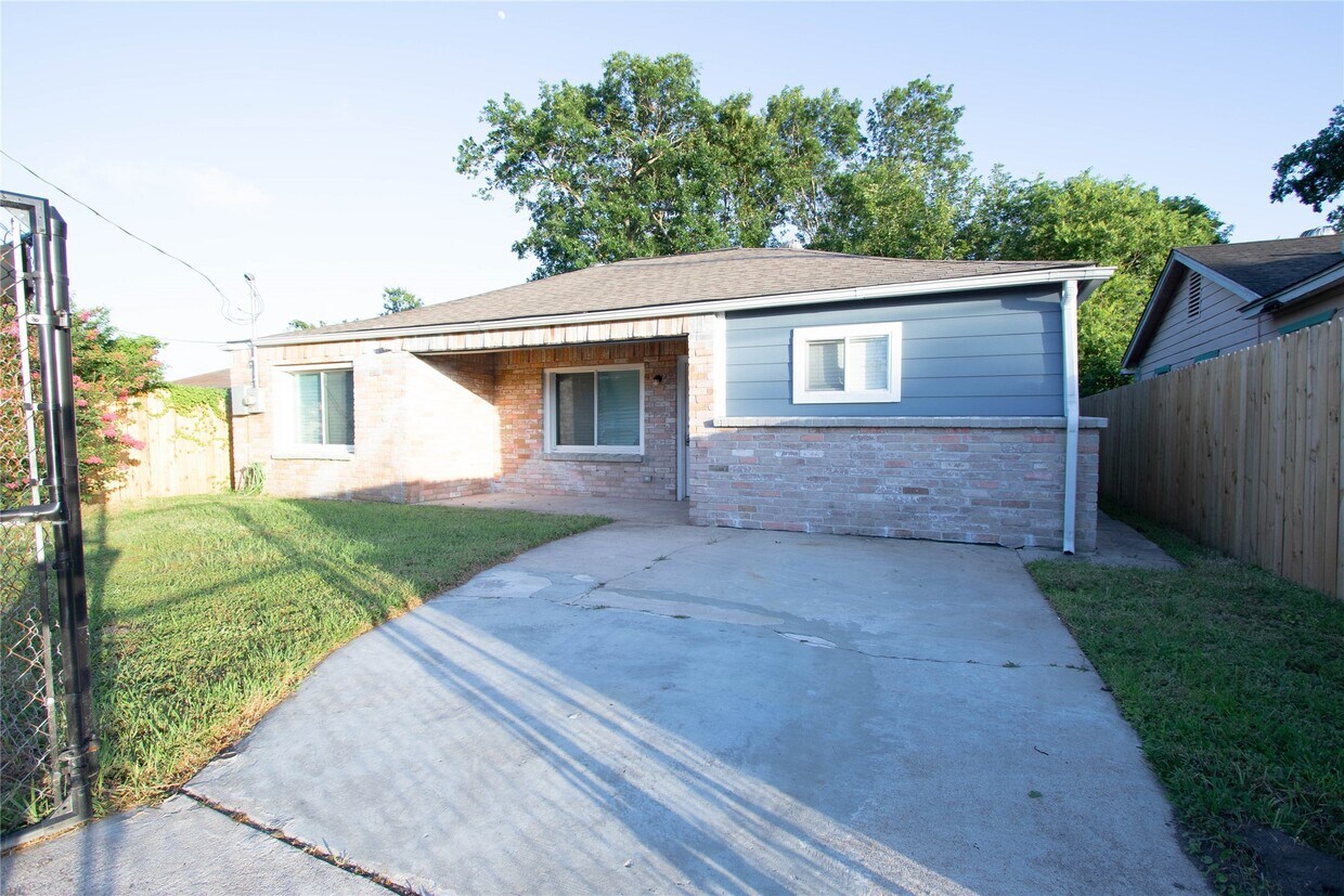 Building Photo - 4130 Galesburg St