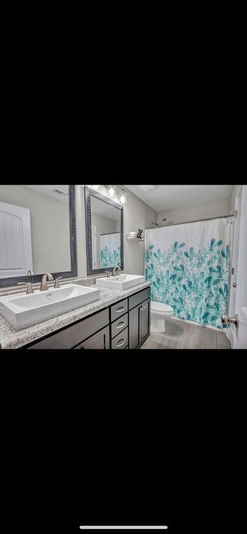 Building Photo - Spacious 5BR House in Crestview