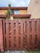 Building Photo - 221 W Park Dr