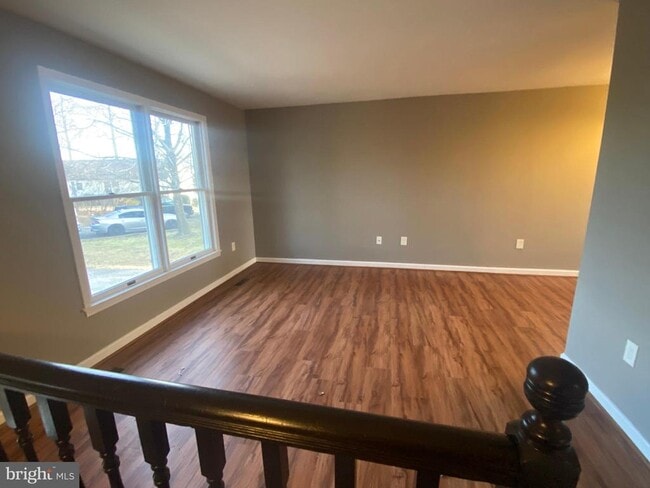 Building Photo - 224 Lake Sever Dr