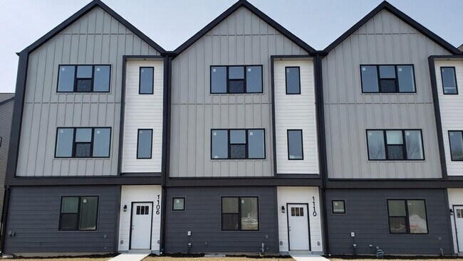 Building Photo - 1110 Ivan Dr