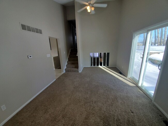 Building Photo - Pet friendly split-level 3 bedroom, 1 bathroom bi-attached home!