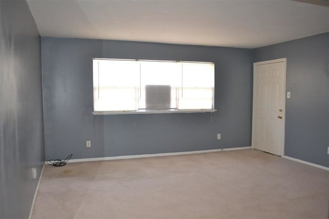 Building Photo - 11647 Chimney Rock Rd