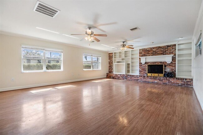 Foto del edificio - 1803 Fredricksburg Ave