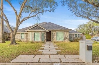 Building Photo - 300 Kiwi Ave