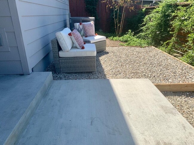 front yard - 1532 Mohawk St