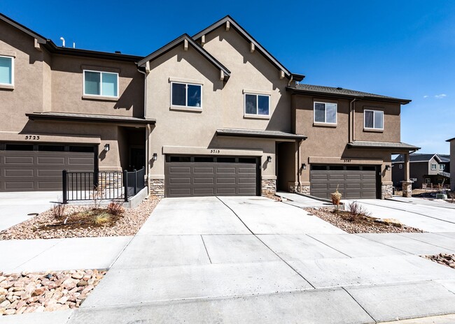 Building Photo - Beautiful Townhome Next to Nature on Westside