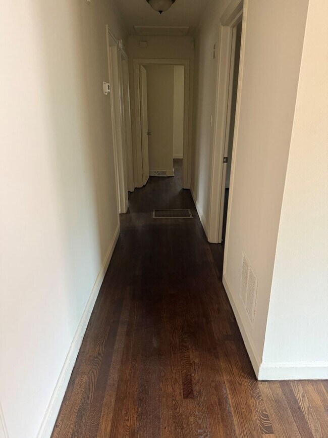 Foto del edificio - 3 bedroom 1 bathroom house