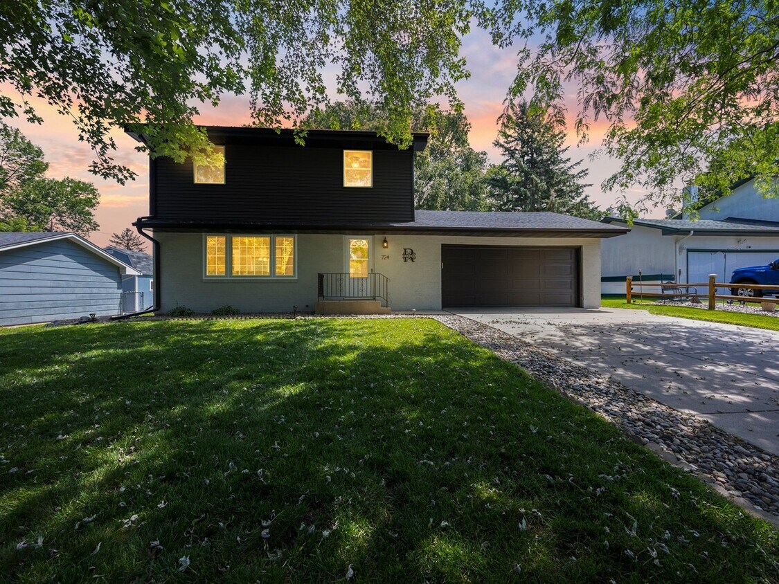 Foto principal - 724 2nd Ave S