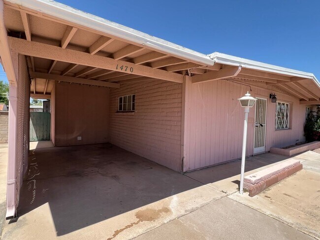 Building Photo - Northwest 3 Bedroom Home