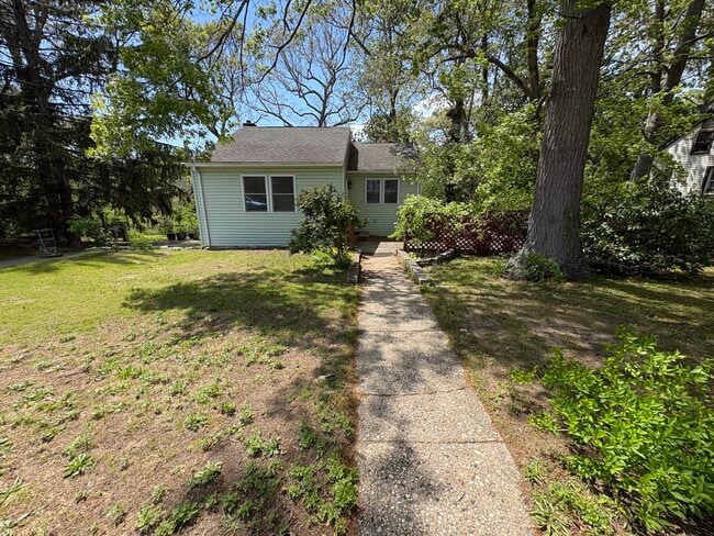 Building Photo - 4 Seawanhaka Ave