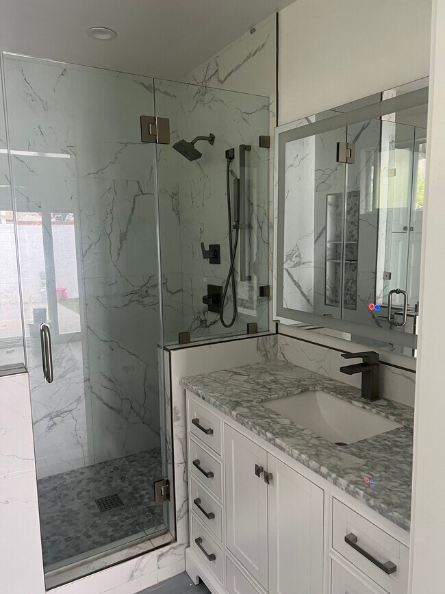 Foto del edificio - 2327 Dorothy St