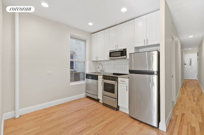 Building Photo - 53 W 106th St