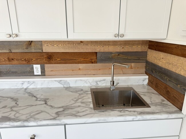 Building Photo - nre1001