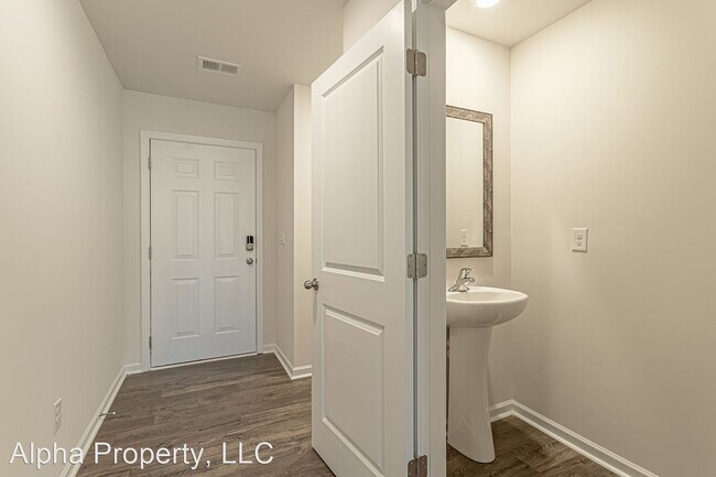 Building Photo - 4 br, 2.5 bath House - 1108 S Norwhich Lane
