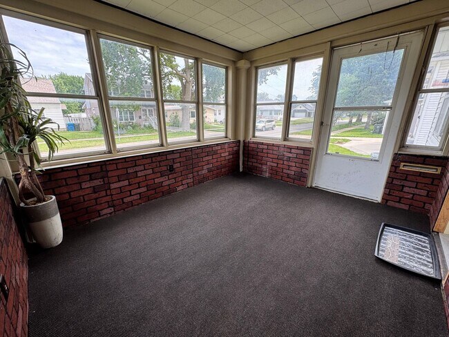 Foto del edificio - 2 bed, 1 bath home for rent in West Waterloo.