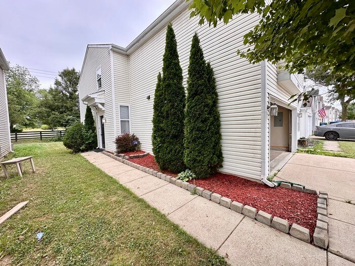 Foto principal - Perry Township 3 bedroom 2.5 bathroom