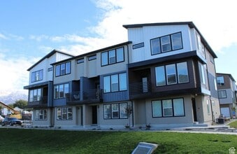 Building Photo - 140 E Abbeville Ct