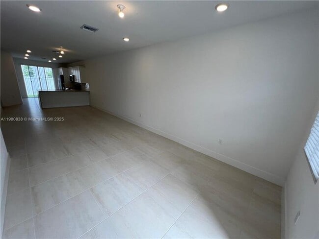 Building Photo - 136 SW 170th Ave