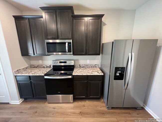 Foto del edificio - 9103 Crestway Rd