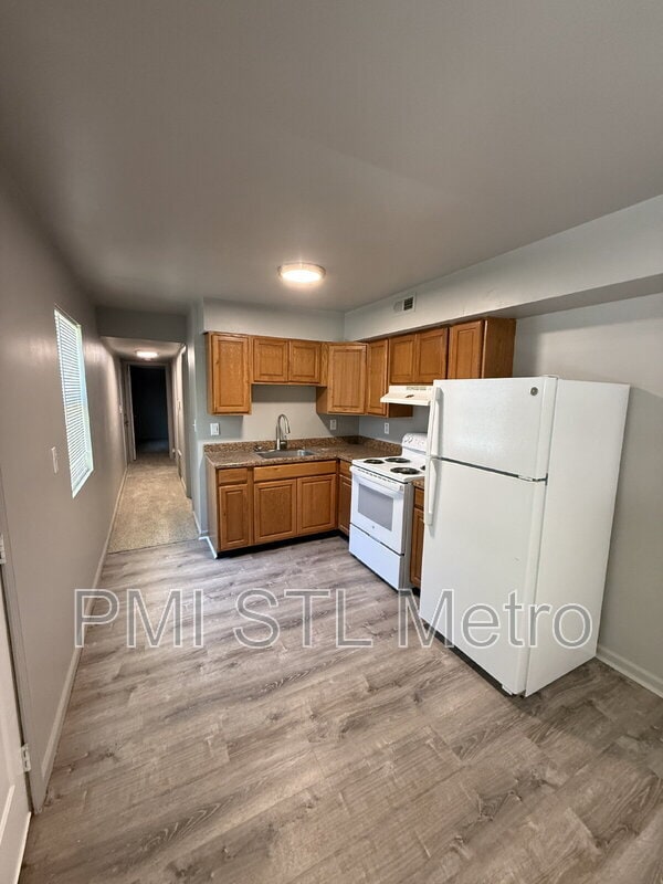 Building Photo - 747 Cunningham Ave